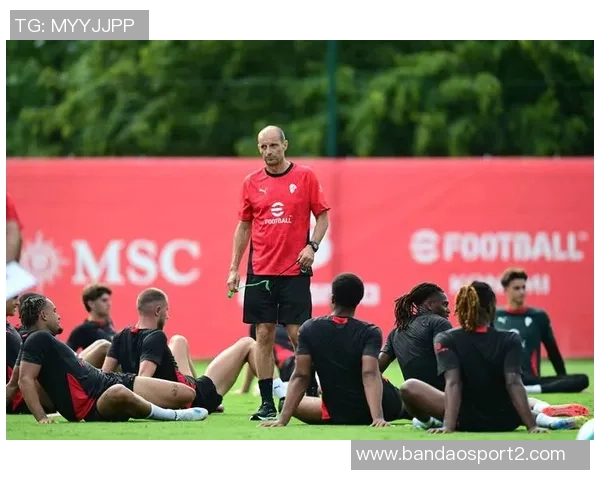 米兰2526赛季全家福揭晓阿莱格里与莫德里奇同框引热议