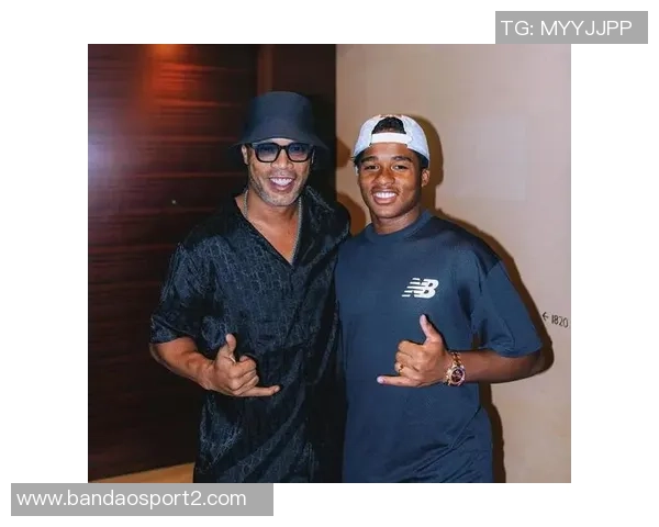 恩德里克妻子晒新保时捷调侃球迷引热议老公的钱真不心疼