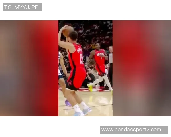 华子惊呼犯规引热议观看回放后坦言自己错了真香感叹不断 华子惊呼犯规引热议观看回放后坦言自己错了真香感叹不断