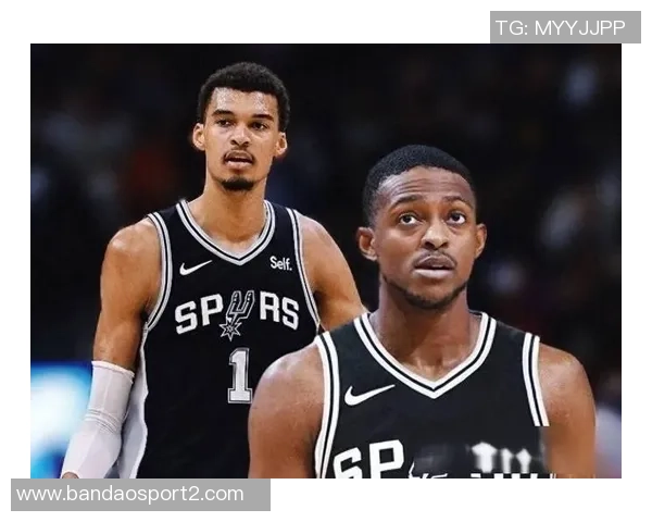 米奇赞福克斯为出色后卫强调其串联队友和防守进步的表现