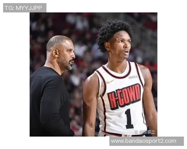 范弗里特称赞阿门打控卫表现逐渐提升适应能力显著增强